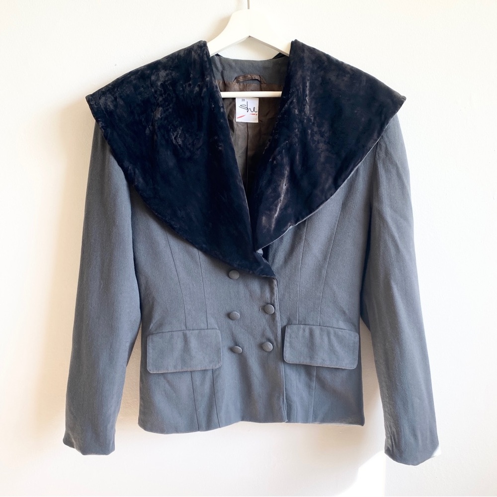 Vintage retro women’s grey blazer black velvet oversized collar double breasted